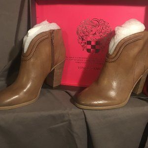 VINCE CAMUTO (8M) Women's Felishan Suede Booties
